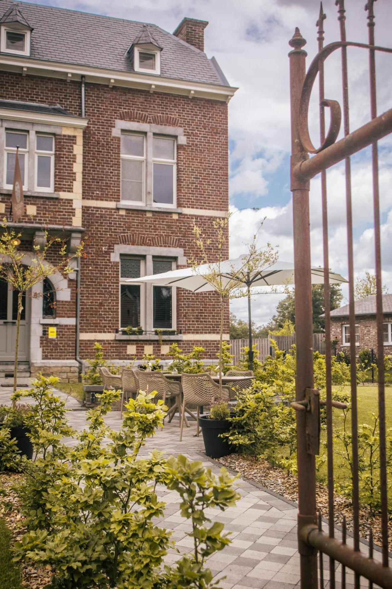 B&B Het Notarishuis - Authentiek Verblijf Nabij Maastricht Voeren Ngoại thất bức ảnh